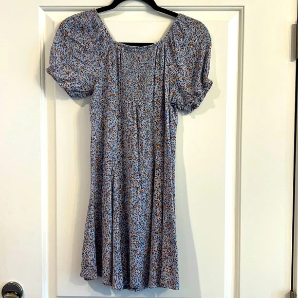 Women’s size small casual - Picture 5 of 9